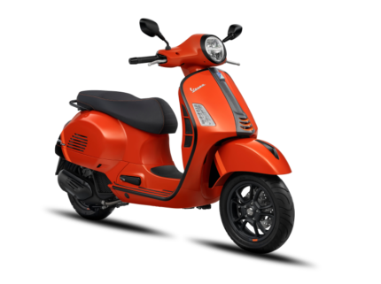 gts-super-sport-150-orange-tramonto-serong-kanan